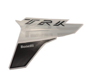 Αυτοκόλλητο OEM "BENELLI" Αριστερό για Κοκκινο και Γκρι Μοτό BENELLI/TRK251